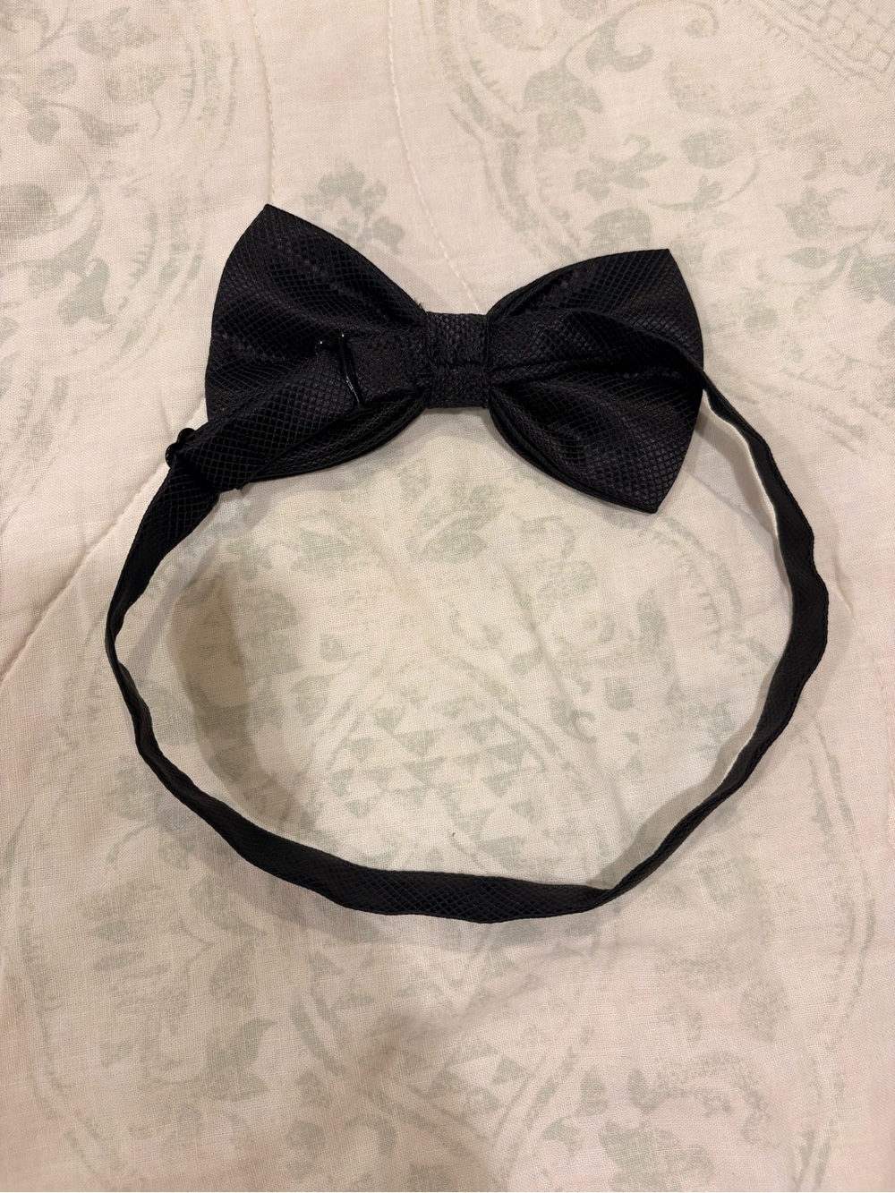 Chaps Black Satin Bow Tie Adjustable Formal Wedding Prom Classic - Picture 3 of 3